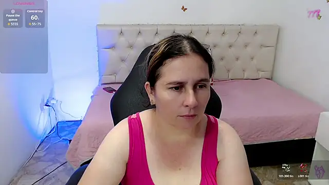 Snapshot of victoria_jones chatting on 21, 4, 2026 victoria jones online show from 21, 4, 2026
