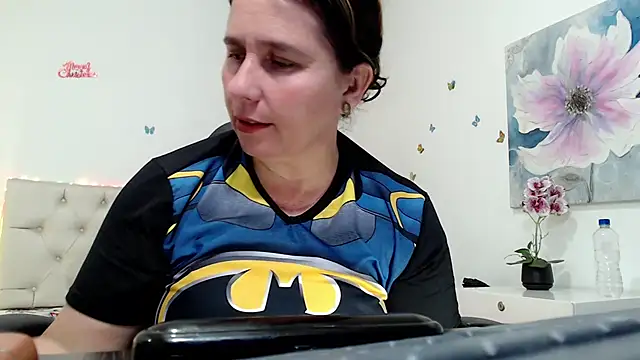 Snapshot of victoria_jones chatting on 25, 4, 2026 victoria jones online show from 25, 4, 2026