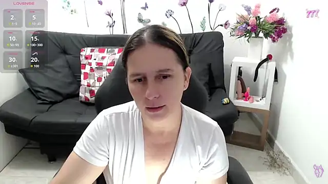 Snapshot of victoria_jones chatting on 2, 5, 2026 victoria jones online show from 2, 5, 2026