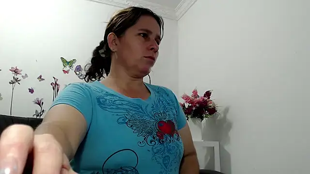 Snapshot of victoria_jones chatting on 13, 5, 2026 victoria jones online show from 13, 5, 2026