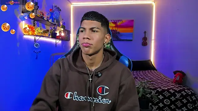 Snapshot of Damian_latinxxx chatting on 8, 7, 2026 Damian latinxxx online show from 8, 7, 2026