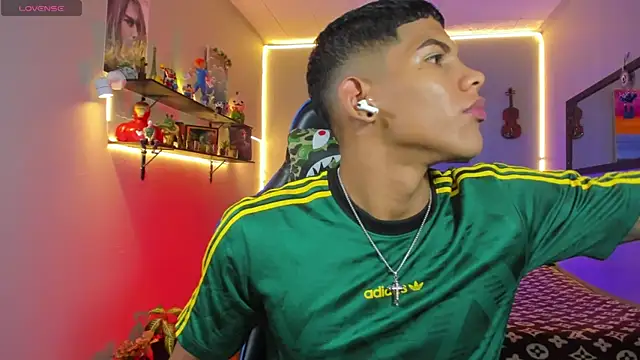 Snapshot of Damian_latinxxx chatting on 10, 7, 2026 Damian latinxxx online show from 10, 7, 2026