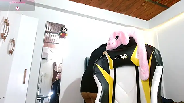 Cute ash online show from 17, 12, 2025