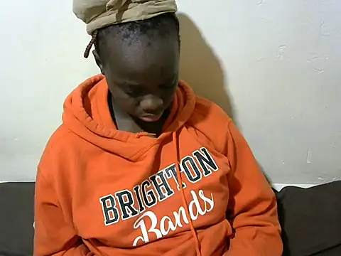 Snapshot of Thicky_kyla chatting on 28, 11, 2025 Thicky kyla online show from 28, 11, 2025