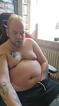 Snapshot of PupW0lfy chatting on 22, 4, 2026 PupW0lfy online show from 22, 4, 2026