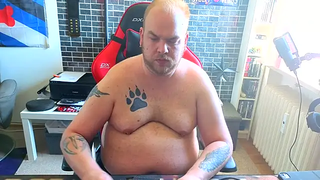Snapshot of PupW0lfy chatting on 23, 4, 2026 PupW0lfy online show from 23, 4, 2026