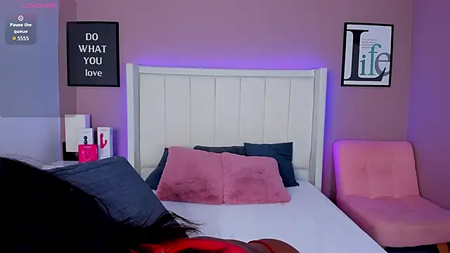 Britanymooree online show from 27, 10, 2025