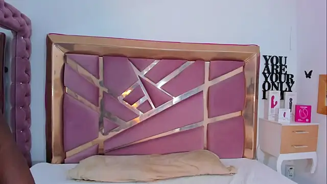 Snapshot of Britanymooree chatting on 10, 4, 2026 Britanymooree online show from 10, 4, 2026