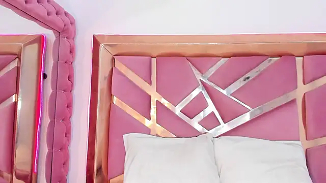 Snapshot of Britanymooree chatting on 18, 4, 2026 Britanymooree online show from 18, 4, 2026