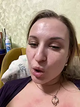 Snapshot of OlgaBuzzz chatting on 5, 1, 2025 OlgaBuzzz online show from 5, 1, 2025