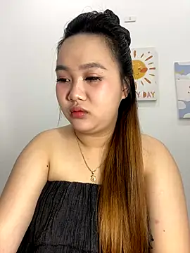 Snapshot of Odette68 chatting on 3, 11, 2025 Odette68 online show from 3, 11, 2025