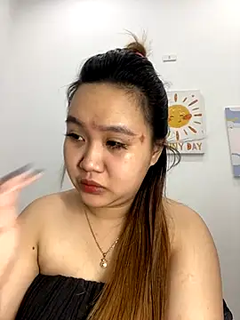 Snapshot of Odette68 chatting on 12, 11, 2025 Odette68 online show from 12, 11, 2025