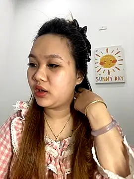 Snapshot of Odette68 chatting on 14, 11, 2025 Odette68 online show from 14, 11, 2025