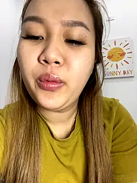 Snapshot of Odette68 chatting on 4, 12, 2025 Odette68 online show from 4, 12, 2025