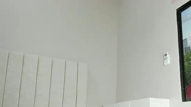 Littleolivia  online show from 24, 1, 2025