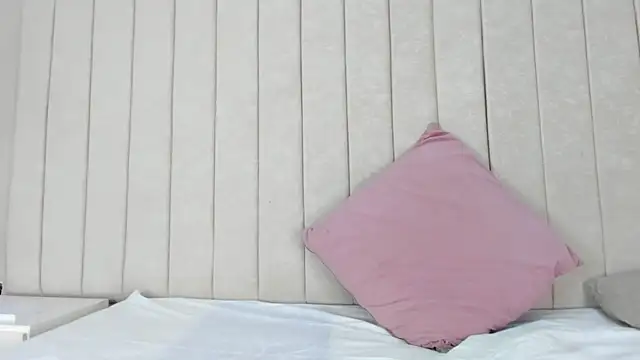 Littleolivia  online show from 5, 2, 2025