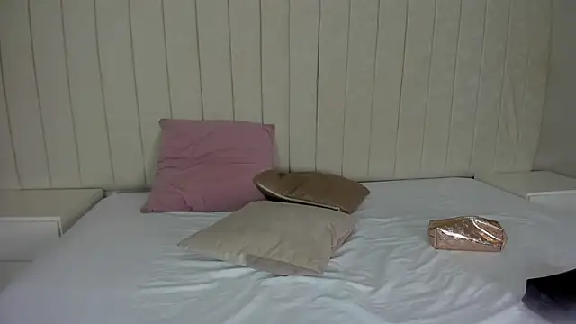 Littleolivia  online show from 21, 2, 2025