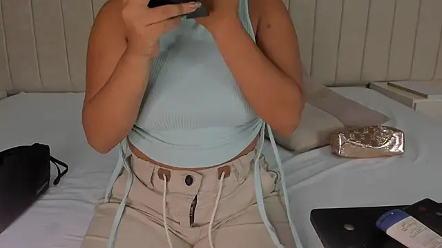 Littleolivia  online show from 25, 2, 2025