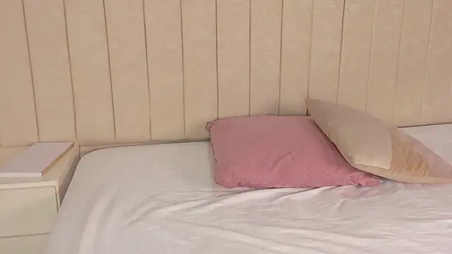 Littleolivia  online show from 18, 3, 2025