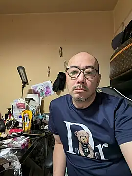 Snapshot of tsugu1105 chatting on 6, 7, 2026 tsugu1105 online show from 6, 7, 2026
