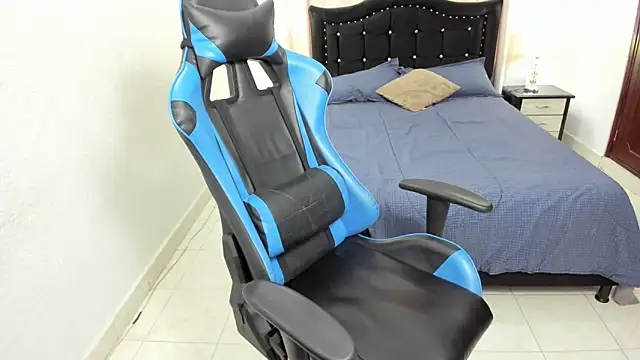 Snapshot of Debora_brown chatting on 8, 1, 2025 Debora brown online show from 8, 1, 2025