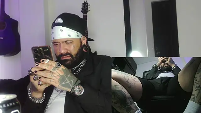 Snapshot of darkclothes chatting on 25, 12, 2024 darkclothes online show from 25, 12, 2024