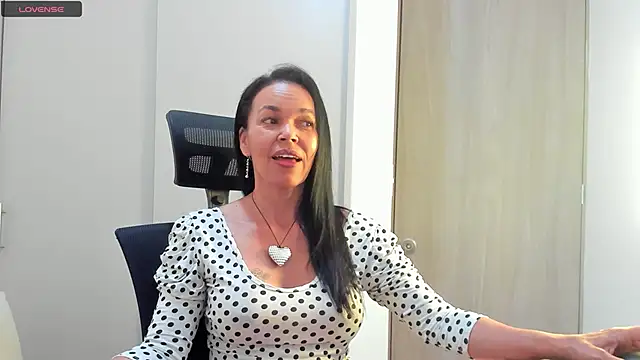 Snapshot of Evawalker_ chatting on 11, 9, 2025 Evawalker online show from 11, 9, 2025
