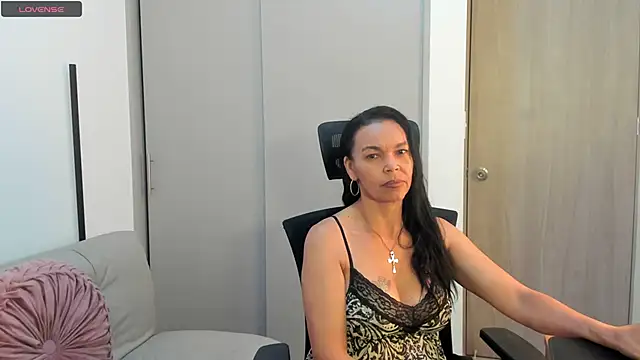 Snapshot of Evawalker_ chatting on 11, 10, 2025 Evawalker online show from 11, 10, 2025