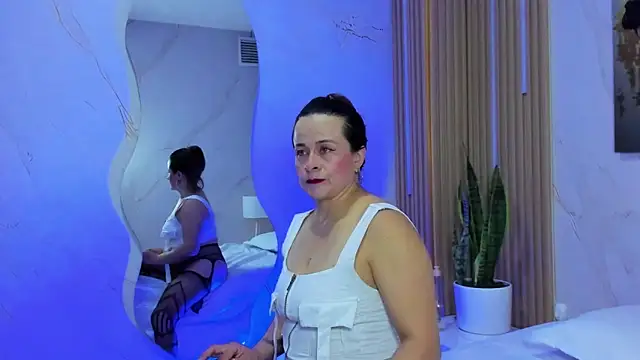 Snapshot of Daphne81_ chatting on 23, 9, 2025 Daphne81  online show from 23, 9, 2025