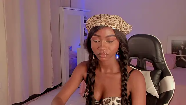 Snapshot of SavannahWildee chatting on 5, 12, 2024 SavannahWildee online show from 5, 12, 2024