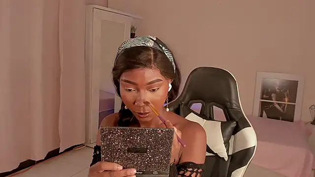 Snapshot of SavannahWildee chatting on 10, 12, 2024 SavannahWildee online show from 10, 12, 2024