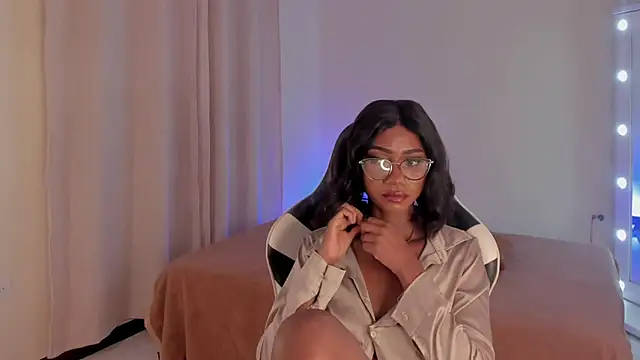 Snapshot of SavannahWildee chatting on 24, 2, 2025 SavannahWildee online show from 24, 2, 2025