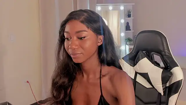 Snapshot of SavannahWildee chatting on 4, 3, 2025 SavannahWildee online show from 4, 3, 2025