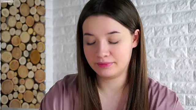 Snapshot of LowOncoming chatting on 6, 1, 2026 LowOncoming online show from 6, 1, 2026