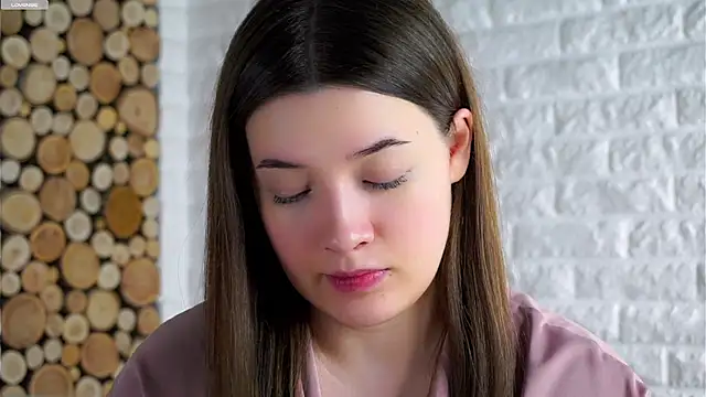 Snapshot of LowOncoming chatting on 13, 1, 2026 LowOncoming online show from 13, 1, 2026