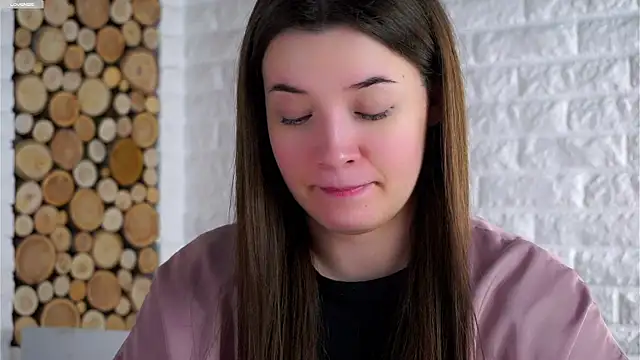 Snapshot of LowOncoming chatting on 17, 1, 2026 LowOncoming online show from 17, 1, 2026