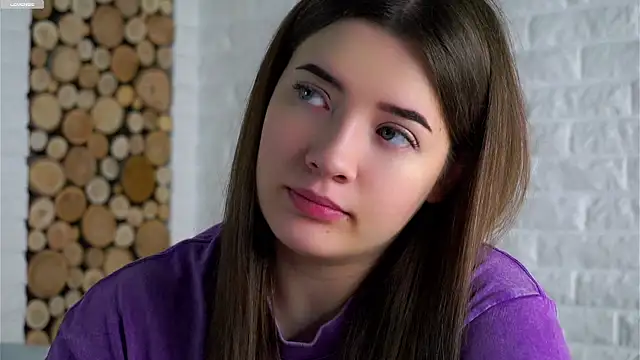 Snapshot of LowOncoming chatting on 9, 2, 2026 LowOncoming online show from 9, 2, 2026