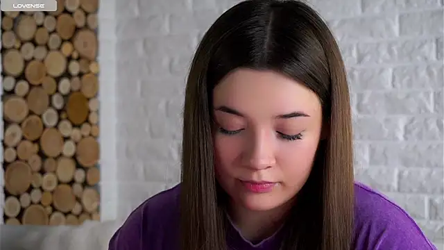 Snapshot of LowOncoming chatting on 24, 2, 2026 LowOncoming online show from 24, 2, 2026