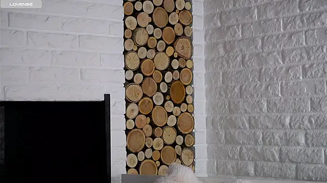 Snapshot of LowOncoming chatting on 5, 3, 2026 LowOncoming online show from 5, 3, 2026