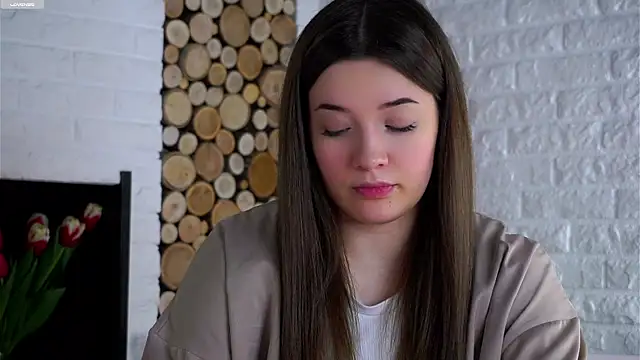 Snapshot of LowOncoming chatting on 7, 3, 2026 LowOncoming online show from 7, 3, 2026