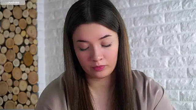 Snapshot of LowOncoming chatting on 11, 3, 2026 LowOncoming online show from 11, 3, 2026