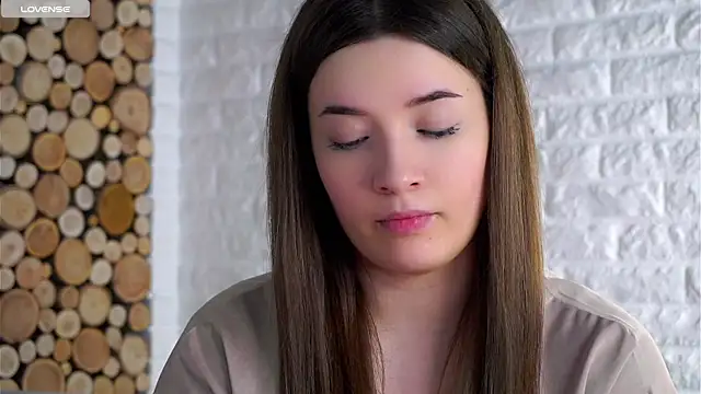 Snapshot of LowOncoming chatting on 18, 3, 2026 LowOncoming online show from 18, 3, 2026