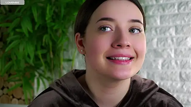 Snapshot of LowOncoming chatting on 30, 3, 2026 LowOncoming online show from 30, 3, 2026