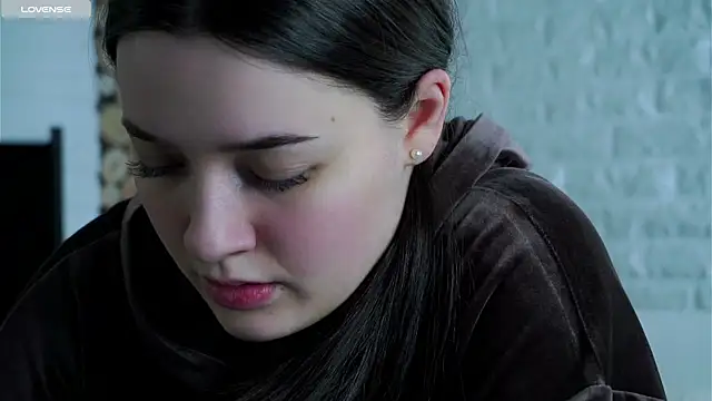 Snapshot of LowOncoming chatting on 1, 4, 2026 LowOncoming online show from 1, 4, 2026