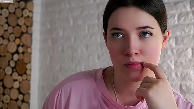 Snapshot of LowOncoming chatting on 3, 4, 2026 LowOncoming online show from 3, 4, 2026