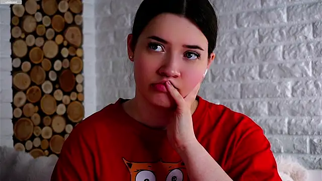 Snapshot of LowOncoming chatting on 7, 4, 2026 LowOncoming online show from 7, 4, 2026