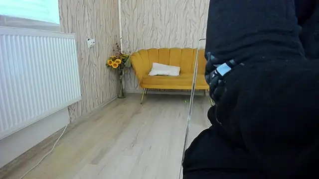 Snapshot of AishaRouhi chatting on 13, 3, 2025 AishaRouhi online show from 13, 3, 2025