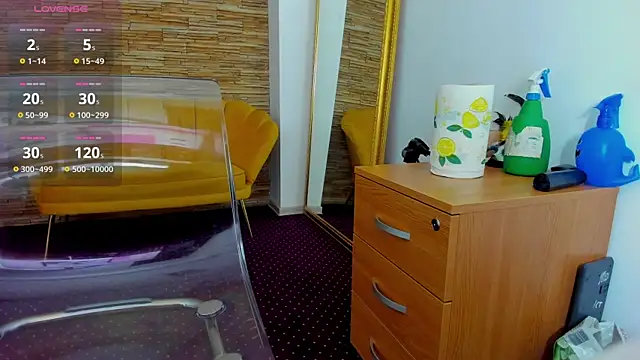 Snapshot of AishaRouhi chatting on 10, 10, 2025 AishaRouhi online show from 10, 10, 2025