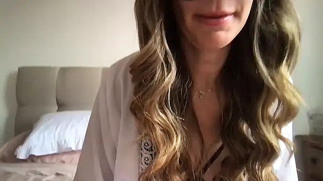 paolajonez online show from 5, 1, 2025