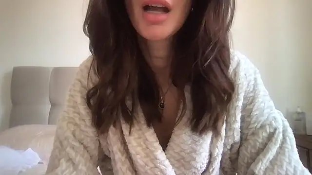 paolajonez online show from 5, 10, 2025